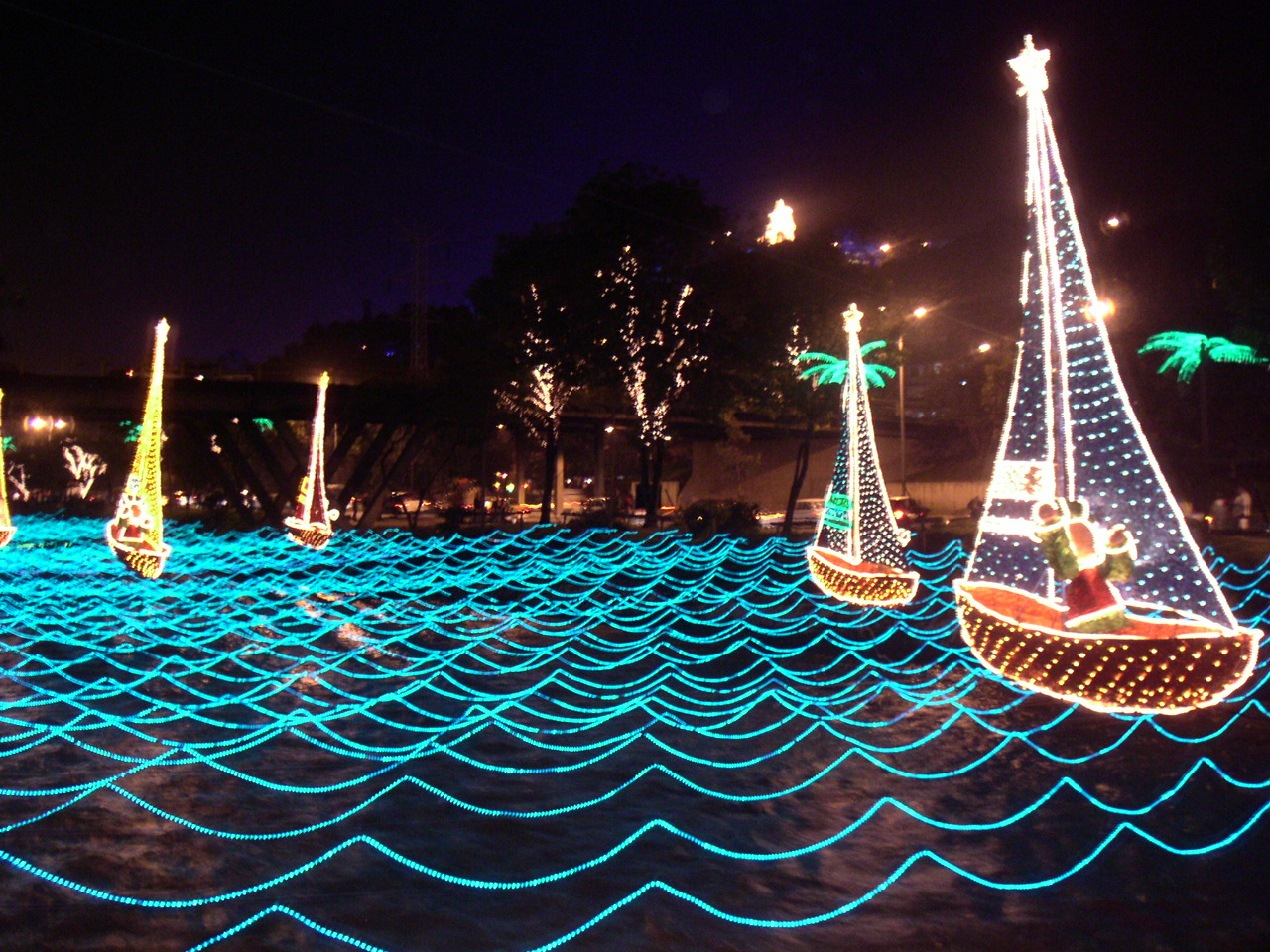 Diciembre en Medellín: alumbrados, turismo y la elegancia de las acompañantes paisas