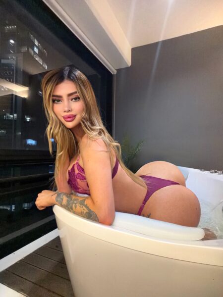 Celeste, prepago en Bogotá: belleza, pasión y elegancia a tu alcance.